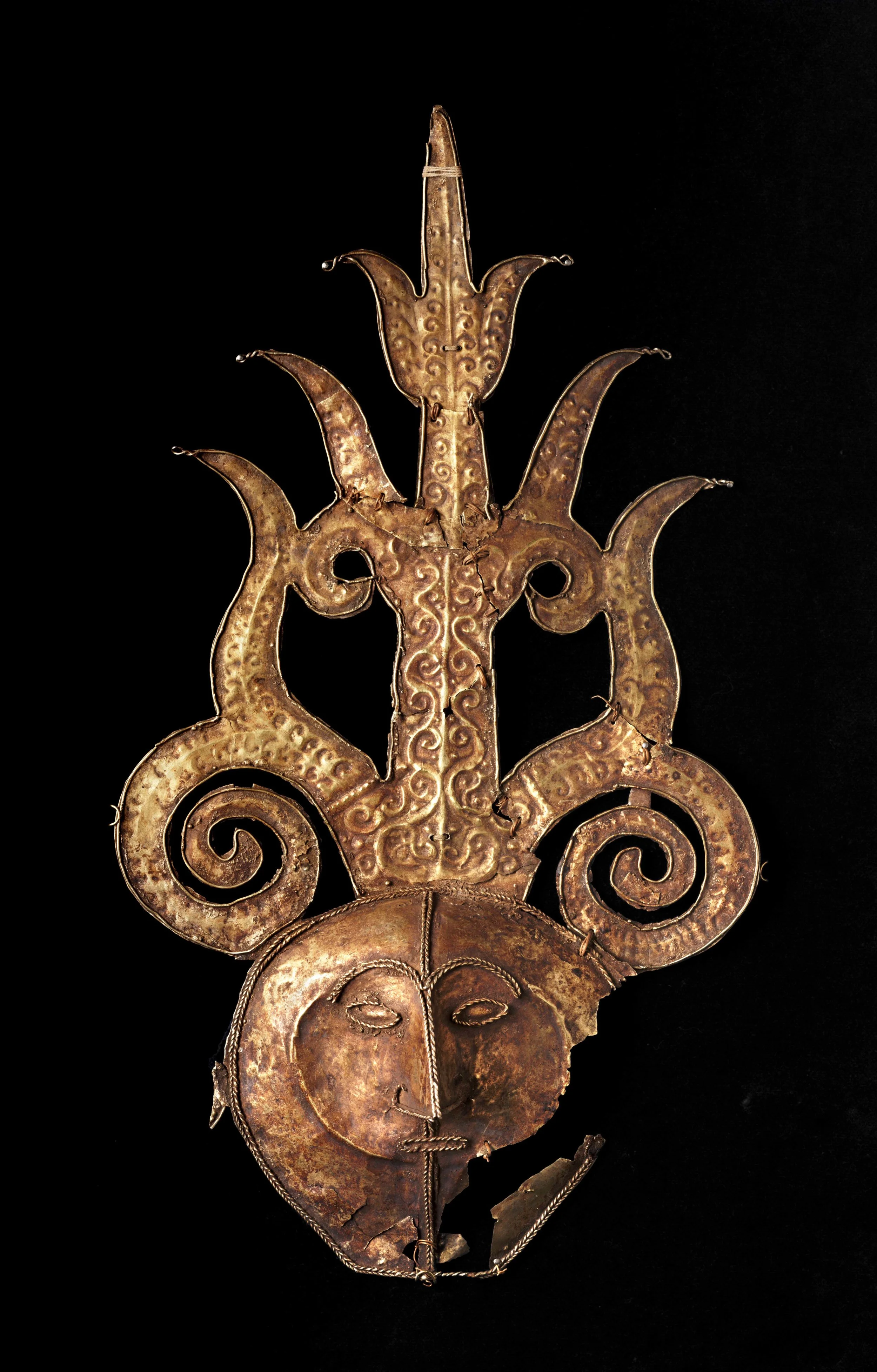 Emblems of Affiliation: Sculptural Arts and Ornament from Island